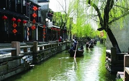 春节前来云南玩,吃云南米线,逛昆明老街,船游滇池这价格贵吗?